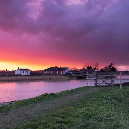 Riverbank Guest House Wiggenhall Saint Germans 외부 사진