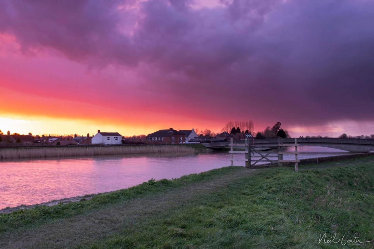 Riverbank Guest House Wiggenhall Saint Germans 외부 사진
